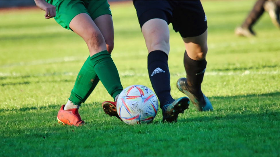 Come le partnership calcistiche stanno cambiando il settore delle slot